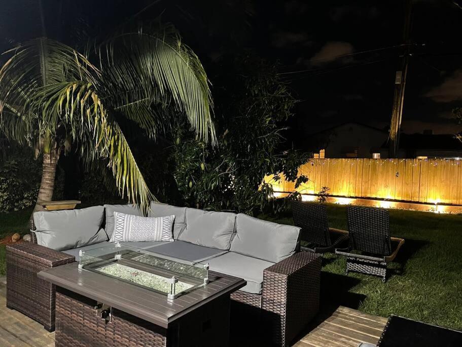 Hot Tub, Tiki Bar, Outdoor Shower, Near Intercoastal Waterway! ウェストパームビーチ エクステリア 写真