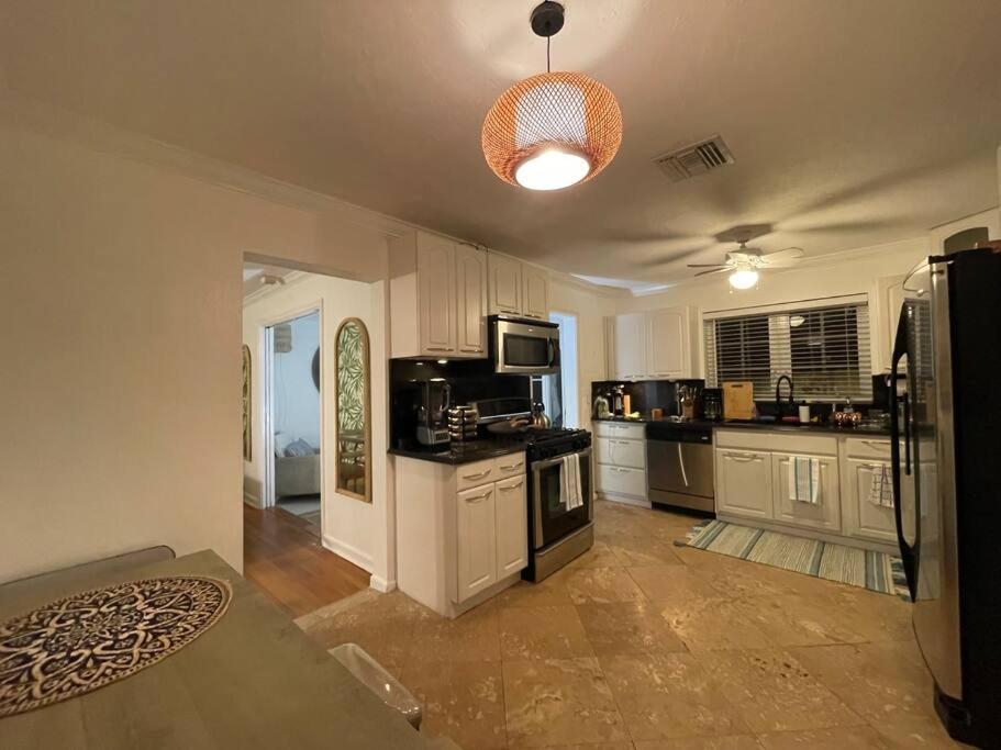 Hot Tub, Tiki Bar, Outdoor Shower, Near Intercoastal Waterway! ウェストパームビーチ エクステリア 写真