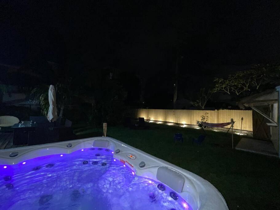 Hot Tub, Tiki Bar, Outdoor Shower, Near Intercoastal Waterway! ウェストパームビーチ エクステリア 写真