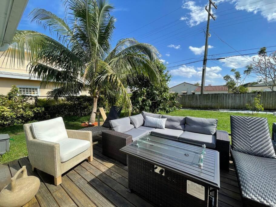 Hot Tub, Tiki Bar, Outdoor Shower, Near Intercoastal Waterway! ウェストパームビーチ エクステリア 写真
